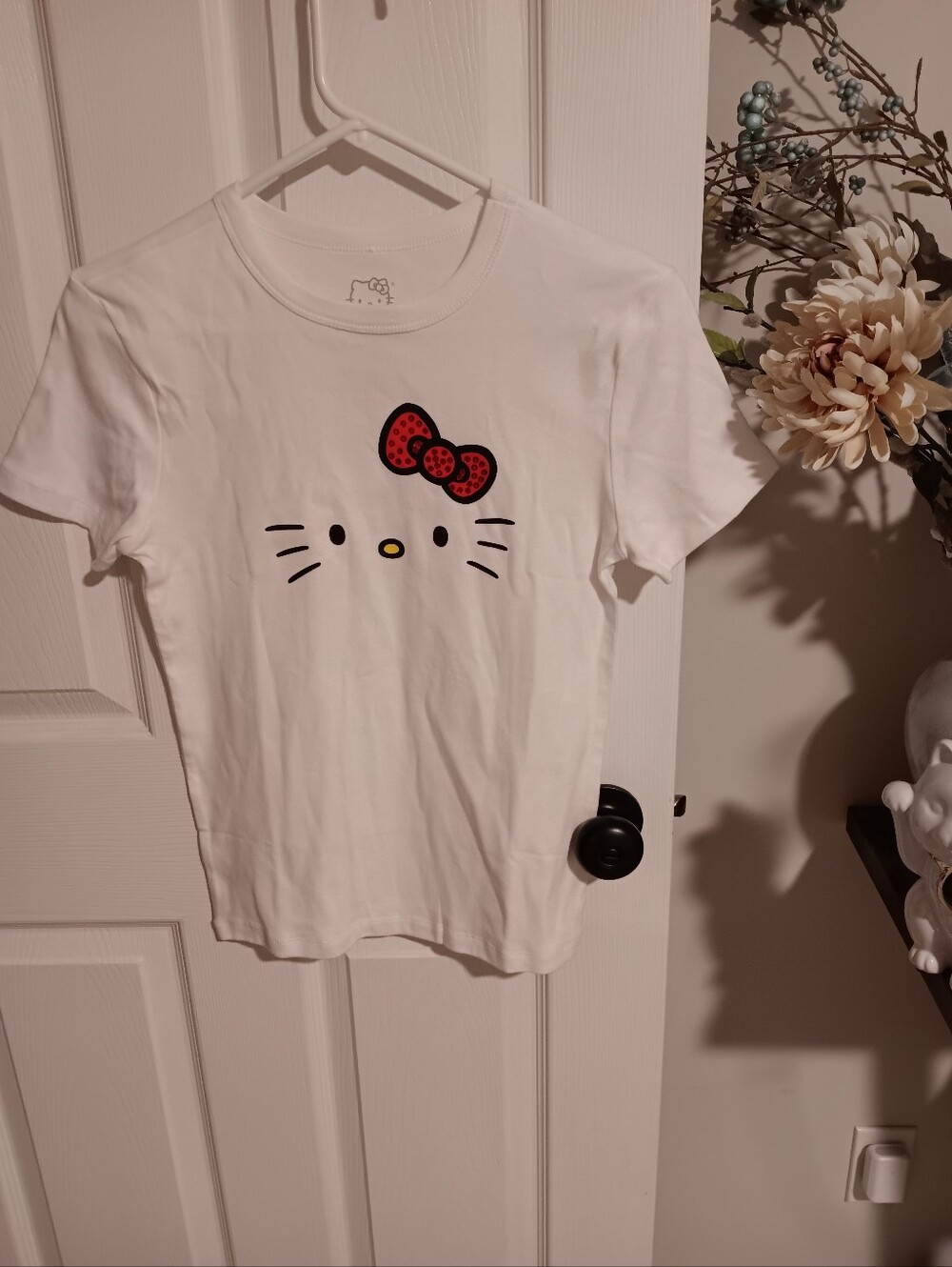 Hello Kitty White Kids T-Shirt with Red Sequins Bow. Juniors/girls NWOT.